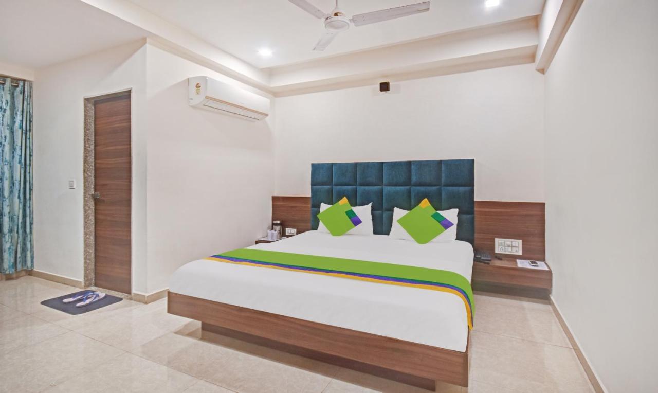 Hotel Luxura, Amhedabad Dış mekan fotoğraf