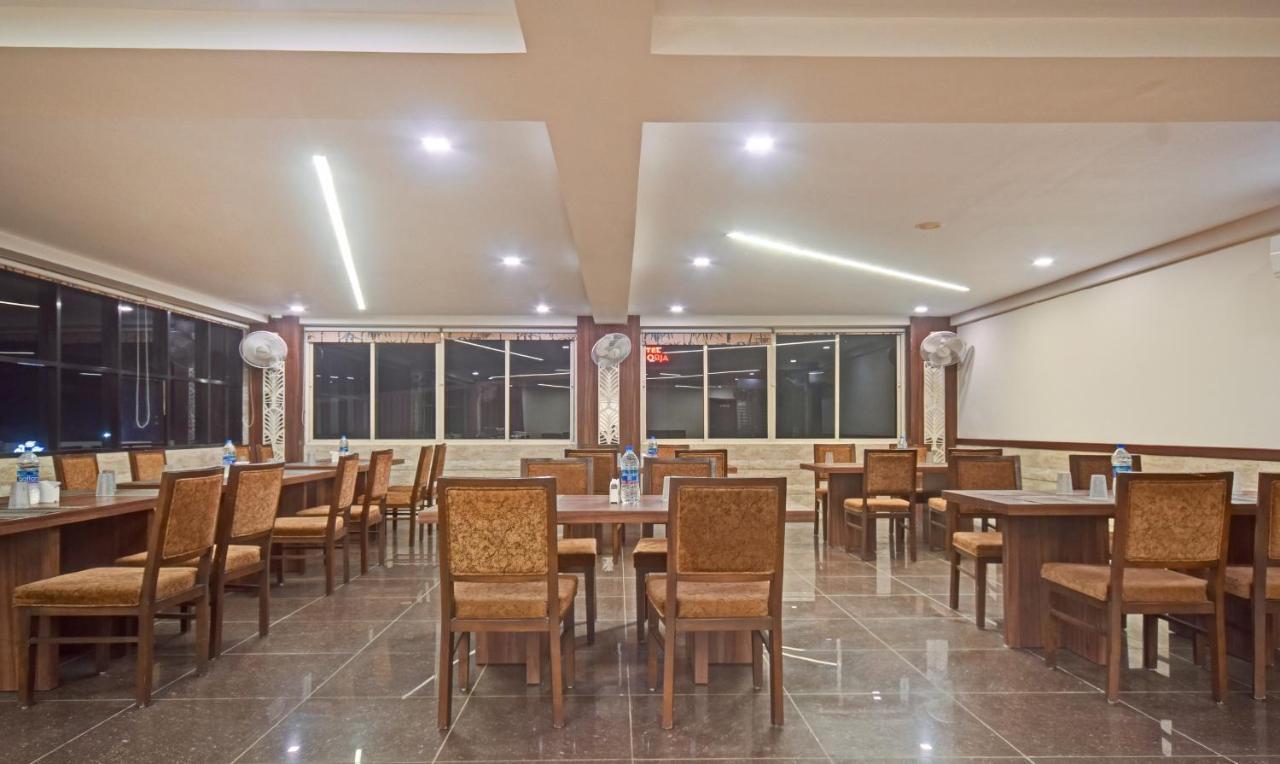 Hotel Luxura, Amhedabad Dış mekan fotoğraf