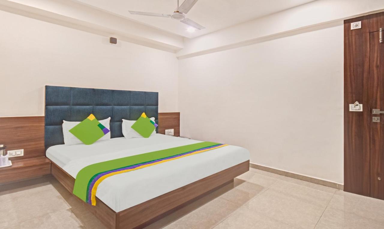 Hotel Luxura, Amhedabad Dış mekan fotoğraf