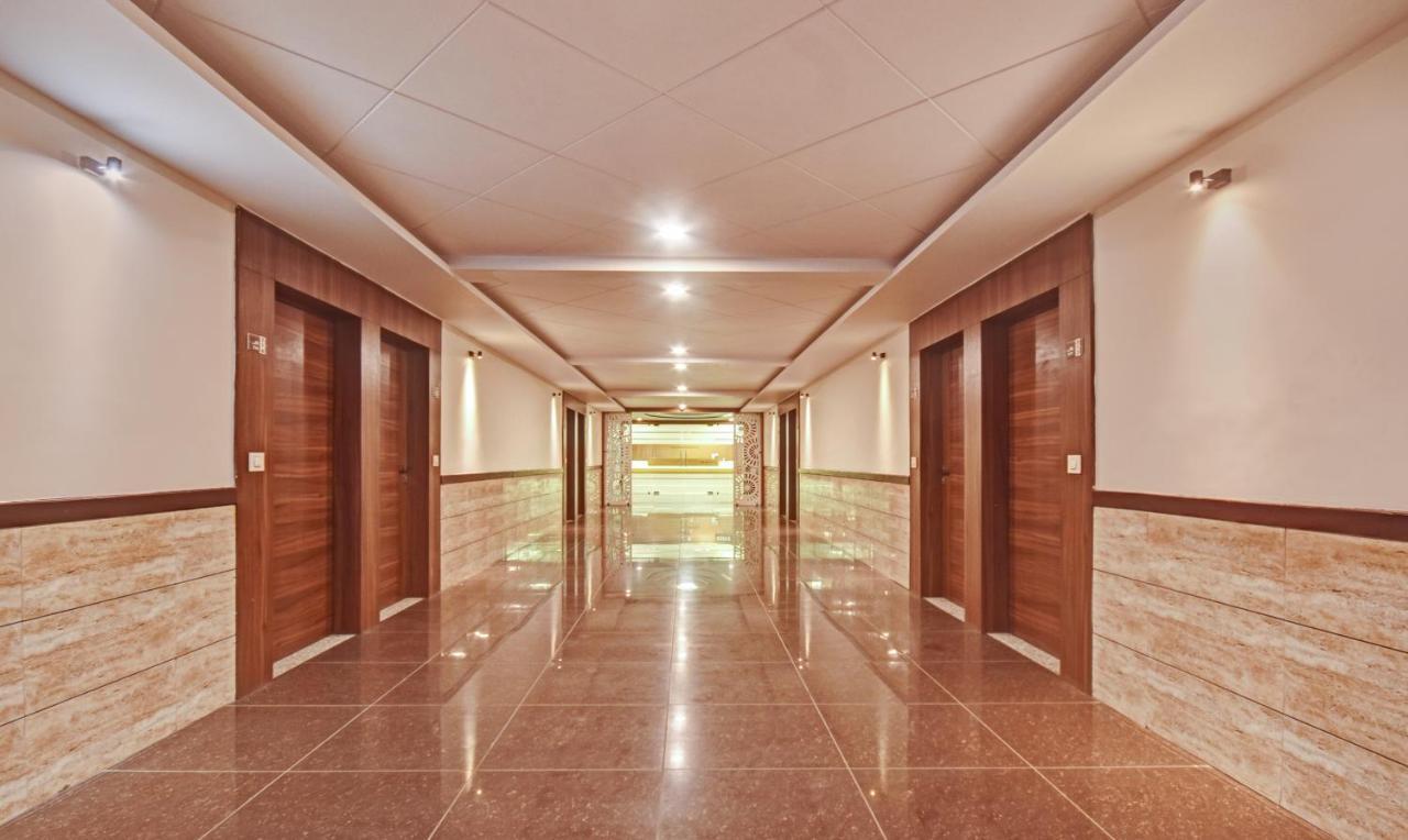 Hotel Luxura, Amhedabad Dış mekan fotoğraf