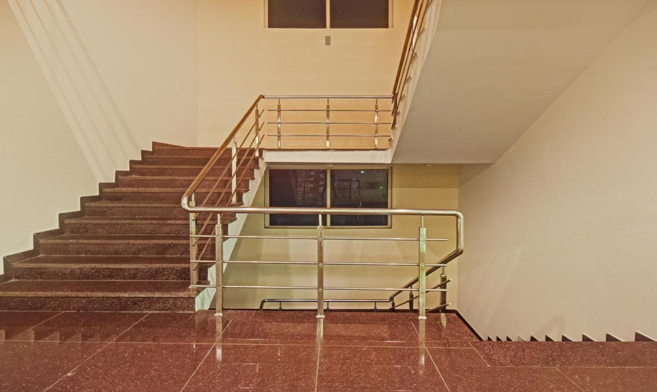 Hotel Luxura, Amhedabad Dış mekan fotoğraf