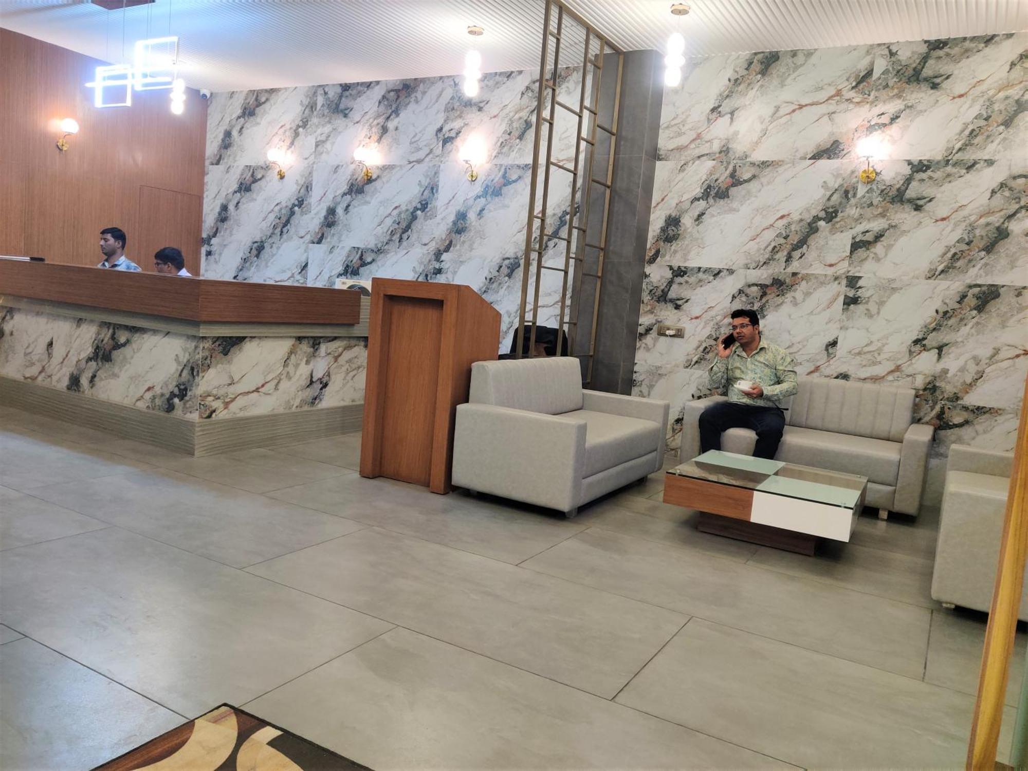 Hotel Luxura, Amhedabad Dış mekan fotoğraf